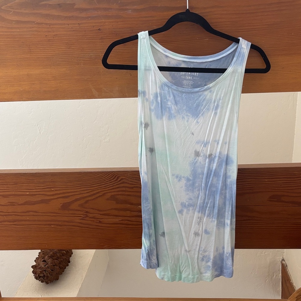 American Eagle Outfitters Blue and White Tie-Dye Tank Top
